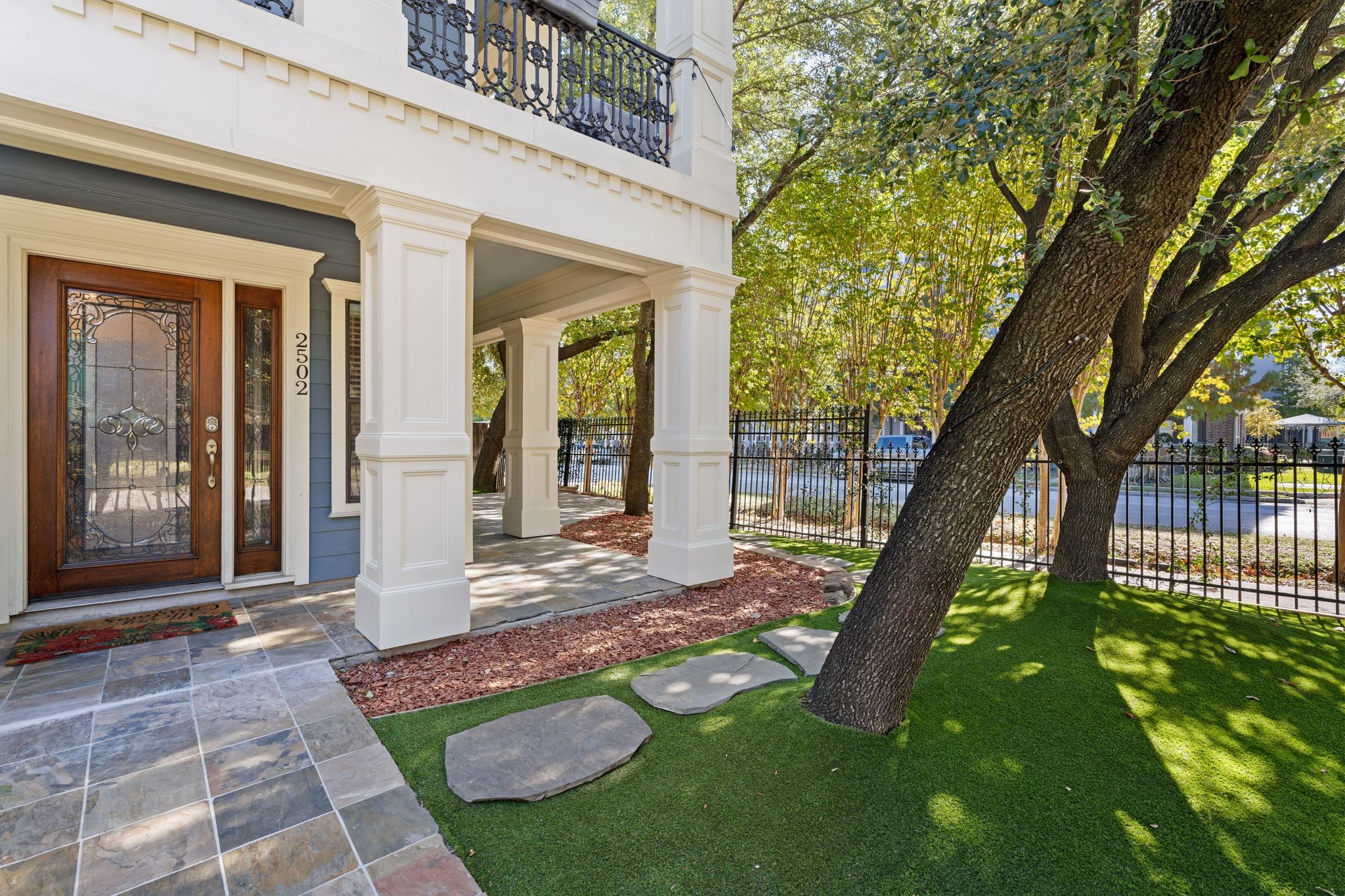 2502 Lawrence Street Houston, TX 77008 - Photo 2 of 26