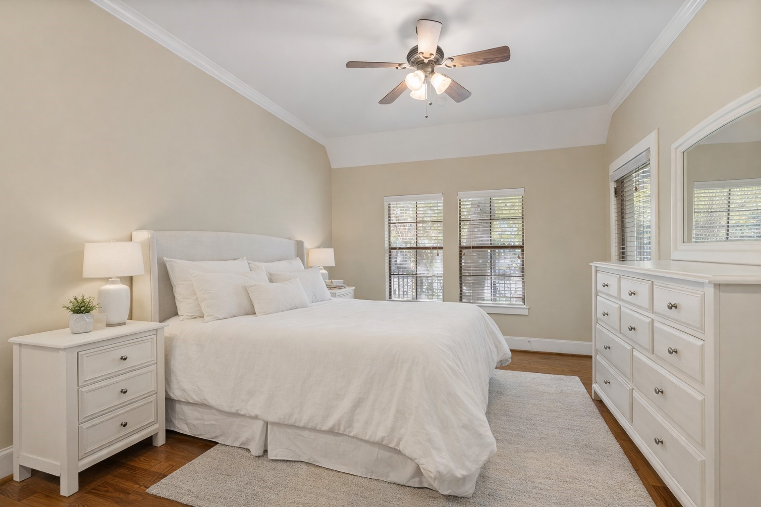 2502 Lawrence Street Houston, TX 77008 - Photo 7 of 26 *Virtually staged first floor bedroom with ensuite bathroom and access to side yard.
