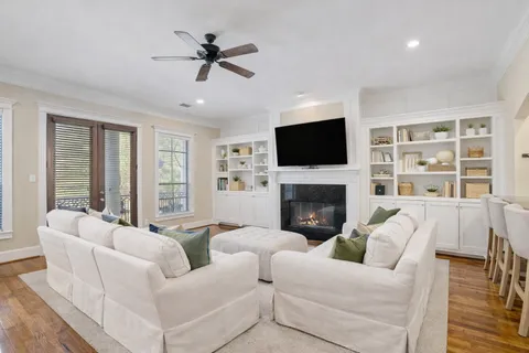 $695,000 | 2502 Lawrence Street, Houston, TX 77008