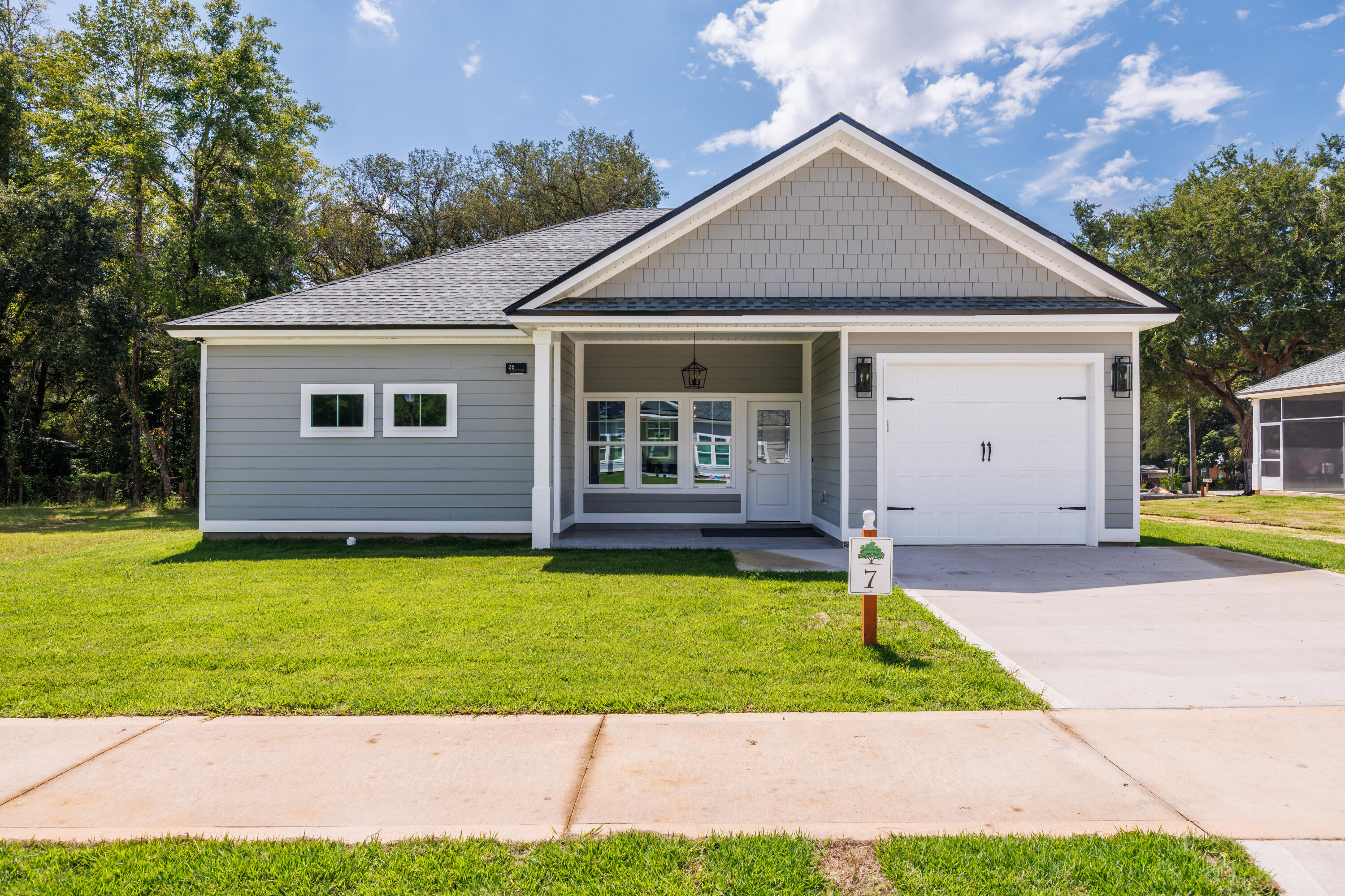 26 Shebbi Ln Front 2-2