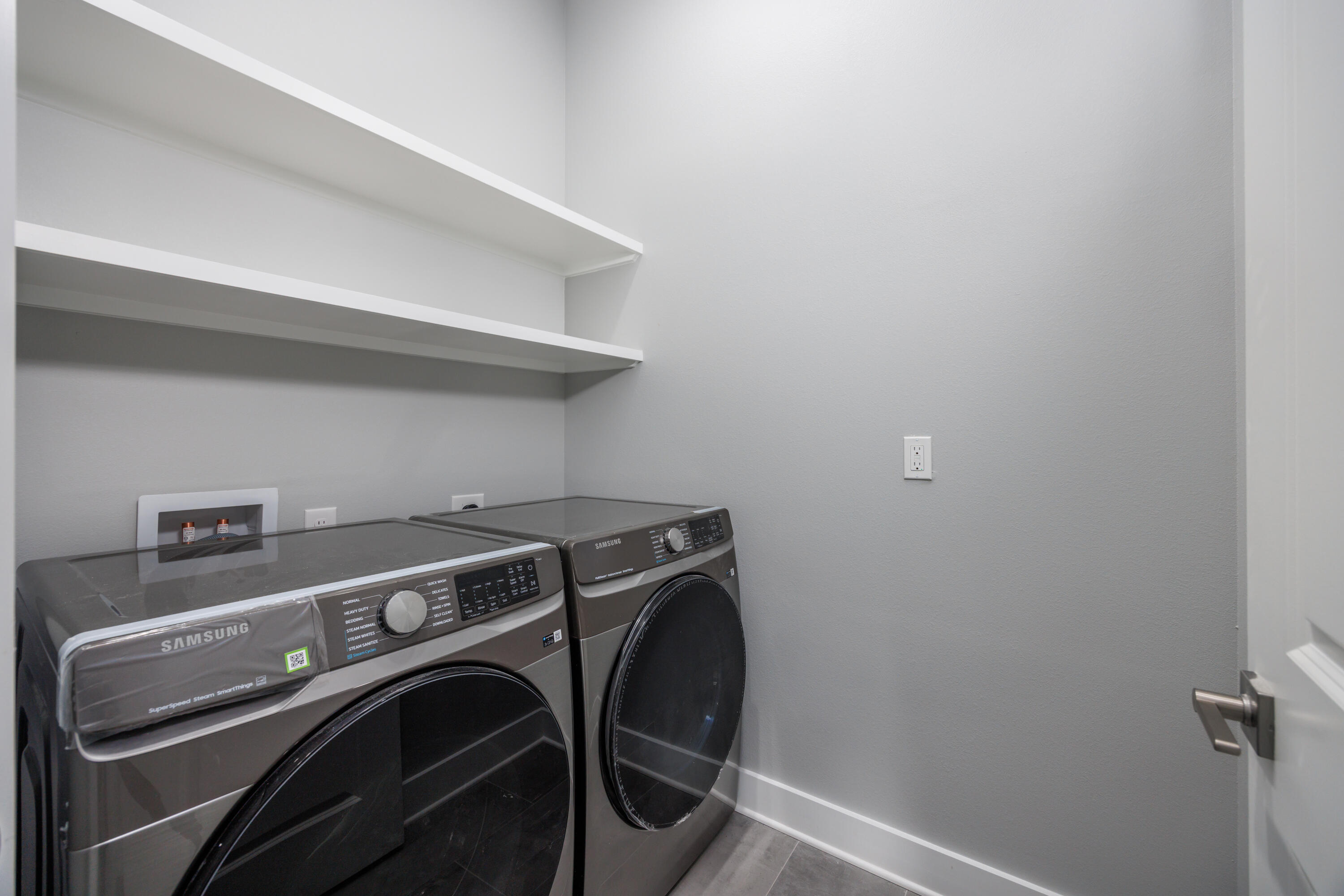 26 Shebbi Lane Freeport, FL 32439 - Photo 15 of 19 a utility room with dryer and washer