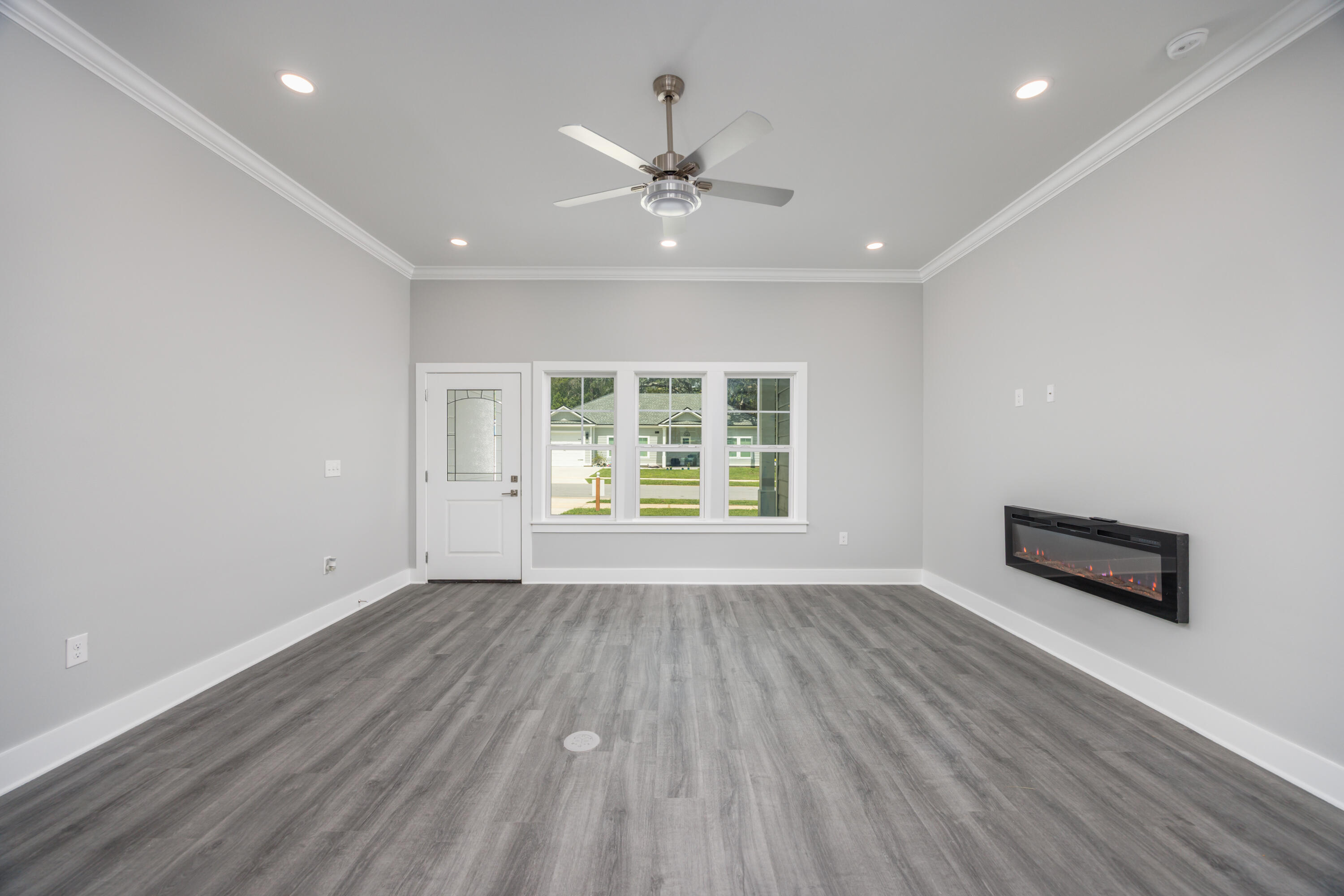 26 Shebbi Lane Freeport, FL 32439 - Photo 5 of 19 an empty room with windows and ceiling fan
