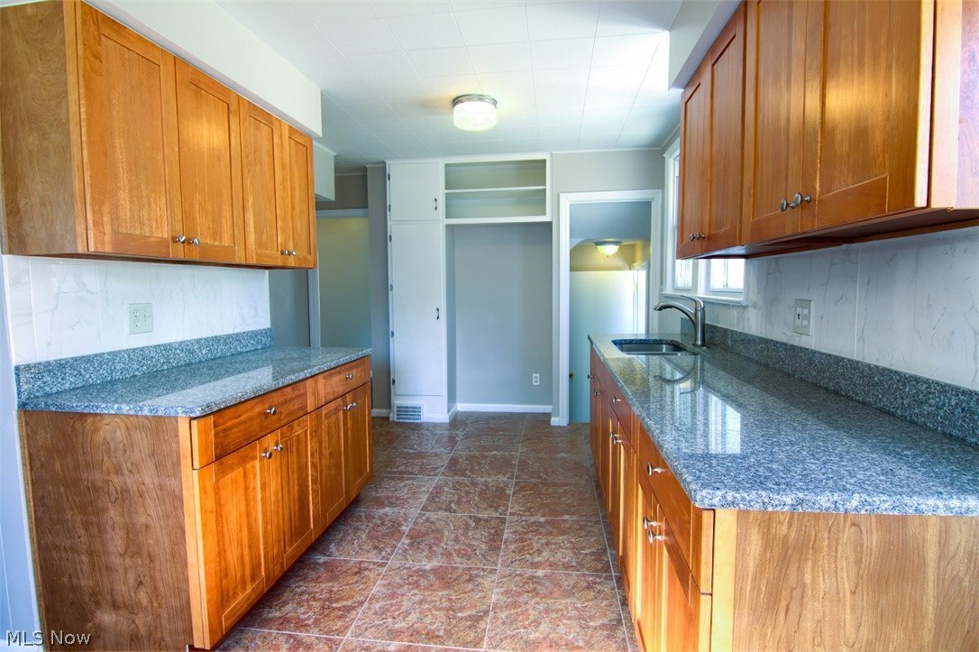 1619 Richmond Road Cleveland, OH 44124 - Photo 7 of 21