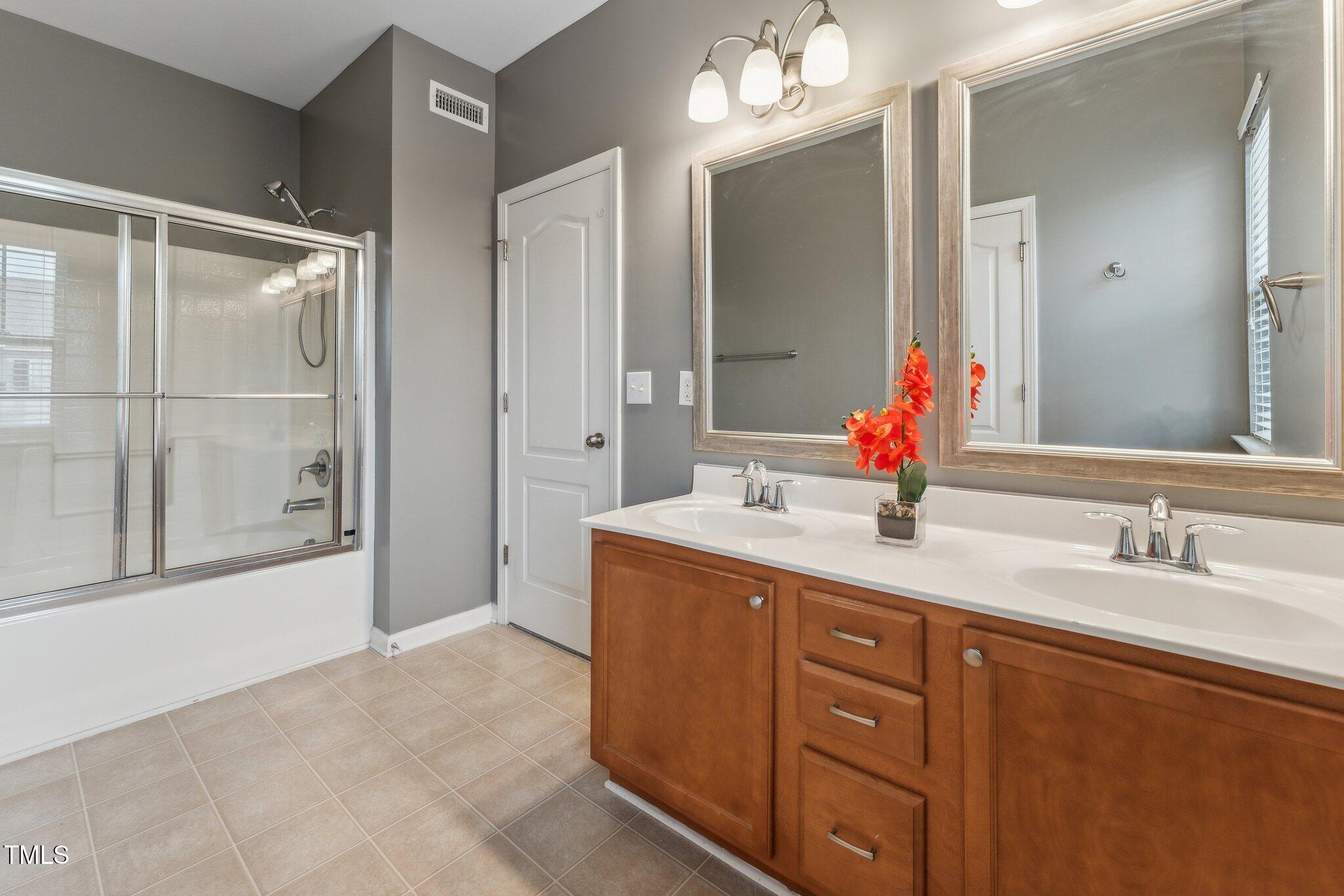 8329 Niayah Way Raleigh, NC 27612 - Photo 17 of 25 Primary bath