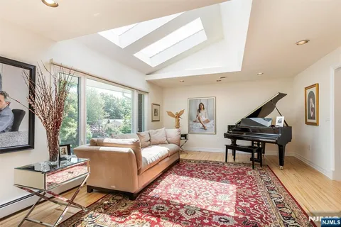 $1,250,000 | 83 Brookside Terrace, Caldwell, NJ 07006
