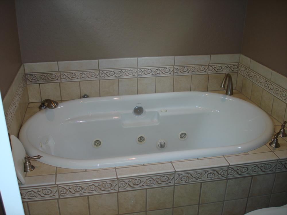 7955 East Chaparral Road, Unit 6 Scottsdale, AZ 85251 - Photo 8 of 9 Master Bathtub