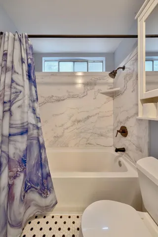 a view of empty room with floor to ceiling window