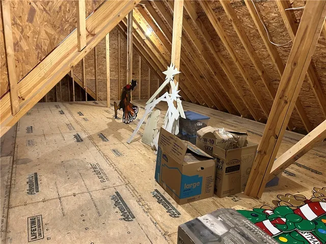 a view of yard with green space