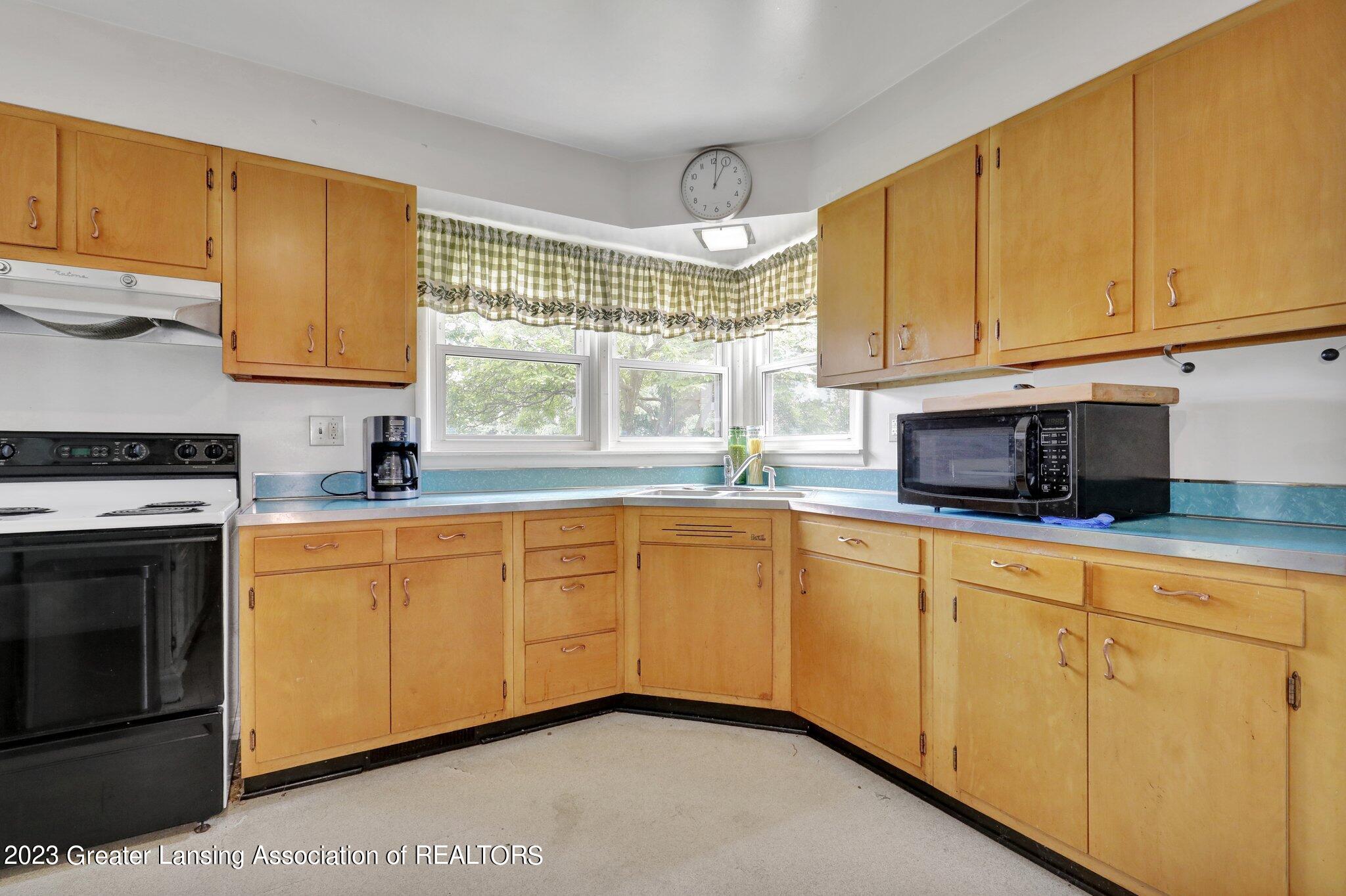 3441 Harper Road Mason, MI 48854 - Photo 4 of 36 Kitchen