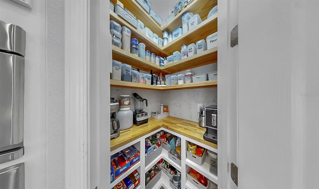 7709 Paradiso Drive Apollo Beach, FL 33572 - Photo 11 of 64 a utility room with dryer and washer