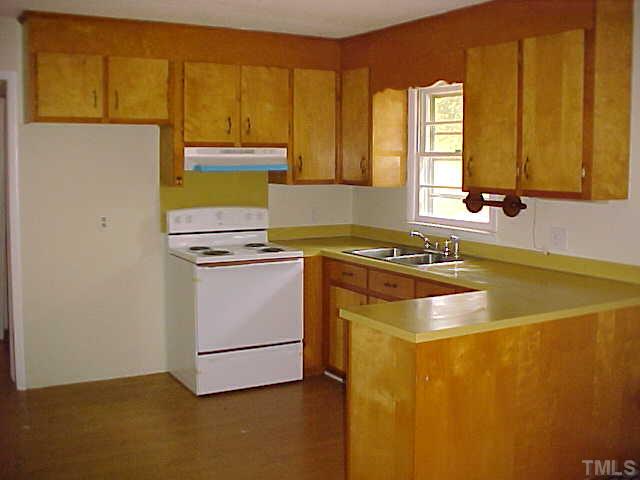 680 Vicksboro Road Henderson, NC 27537 - Photo 6 of 7 Ample kitchen