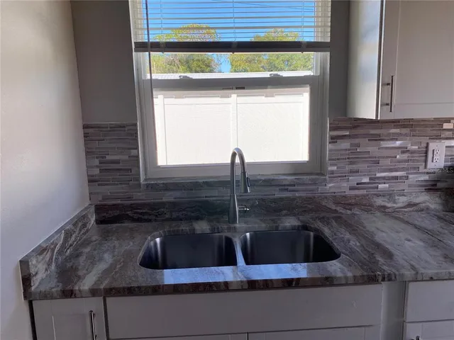 $1,275 | 5721 6th Street, Zephyrhills, FL 33542