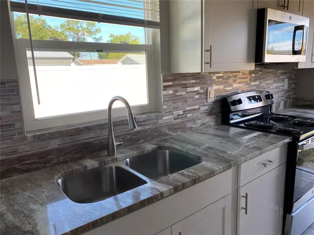 $1,275 | 5721 6th Street, Zephyrhills, FL 33542