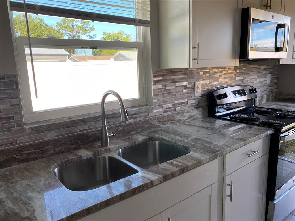 5721 6th Street Zephyrhills, FL 33542 - Photo 13 of 46