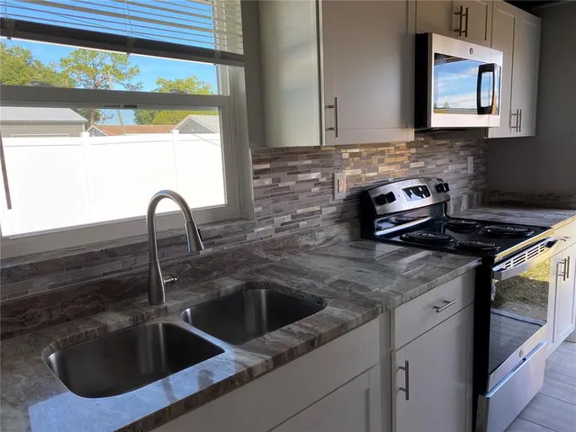 $1,275 | 5721 6th Street, Zephyrhills, FL 33542