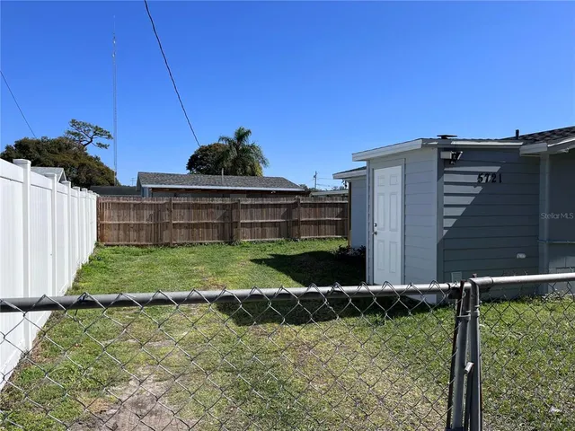 $1,275 | 5721 6th Street, Zephyrhills, FL 33542