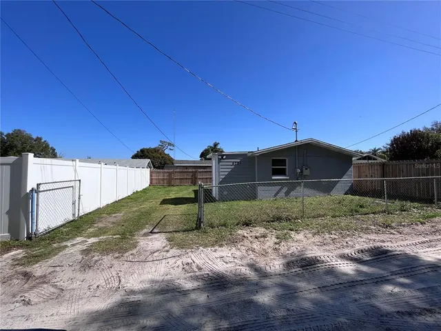 $1,275 | 5721 6th Street, Zephyrhills, FL 33542
