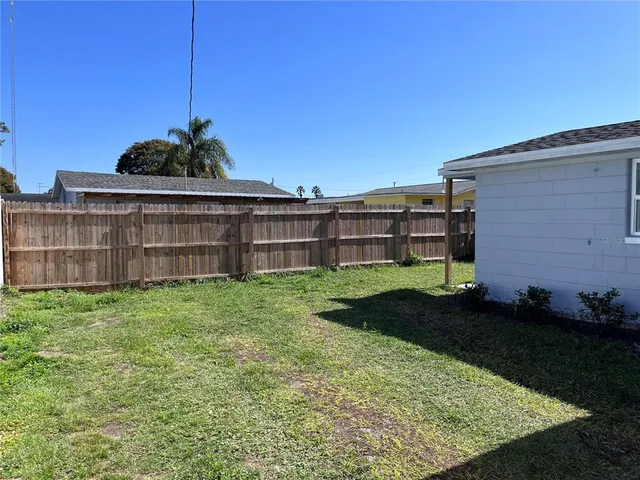 $1,275 | 5721 6th Street, Zephyrhills, FL 33542