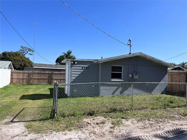 $1,275 | 5721 6th Street, Zephyrhills, FL 33542