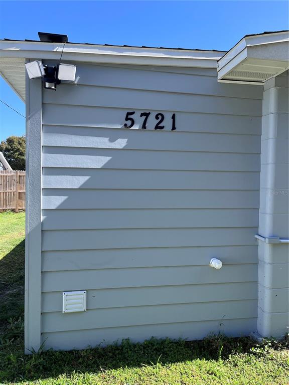 5721 6th Street Zephyrhills, FL 33542 - Photo 6 of 46