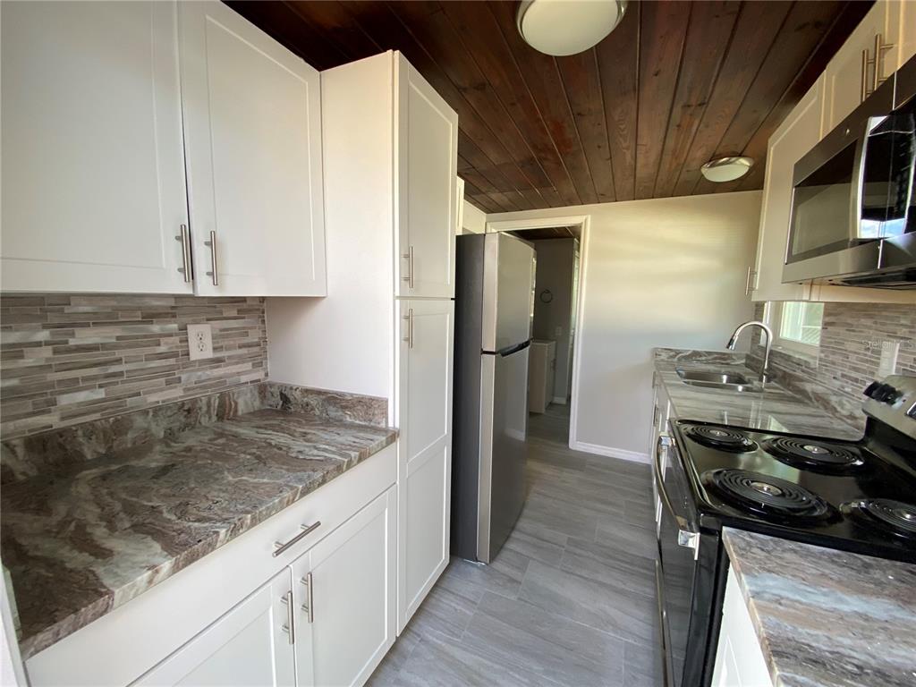 5721 6th Street Zephyrhills, FL 33542 - Photo 8 of 46