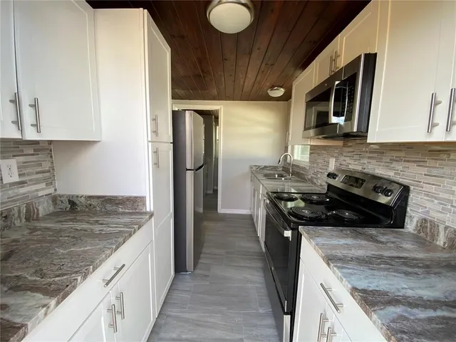 $1,275 | 5721 6th Street, Zephyrhills, FL 33542