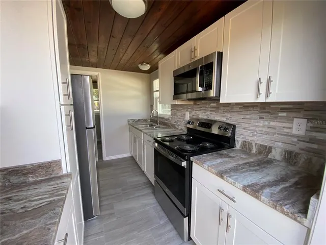 $1,275 | 5721 6th Street, Zephyrhills, FL 33542