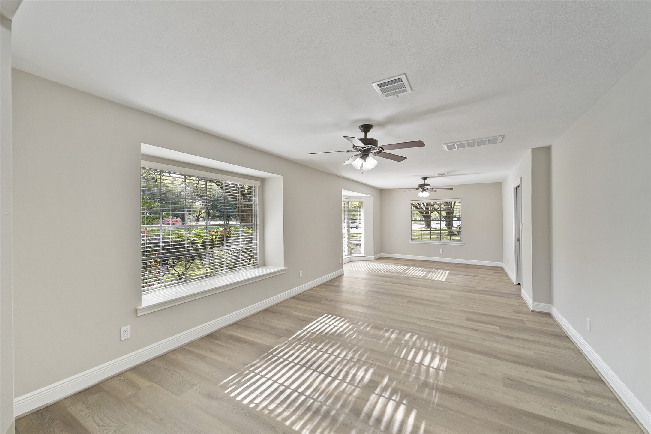 2915 Katy Hockley Road Katy, TX 77493 - Photo 14 of 50 Expansive front room, endless possibilities.