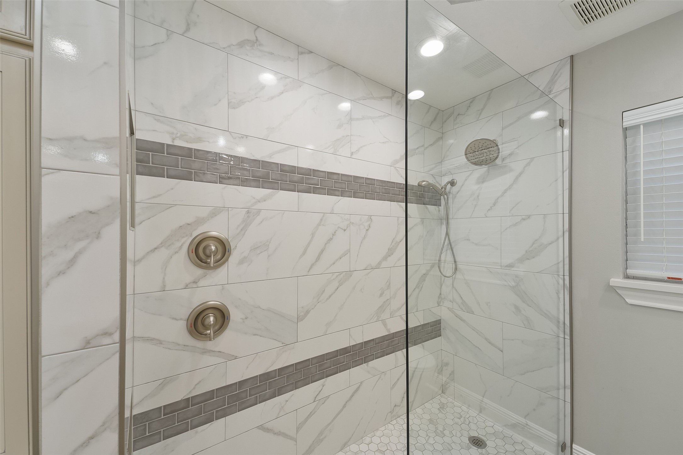 2915 Katy Hockley Road Katy, TX 77493 - Photo 22 of 50 Fabulous walk in shower!