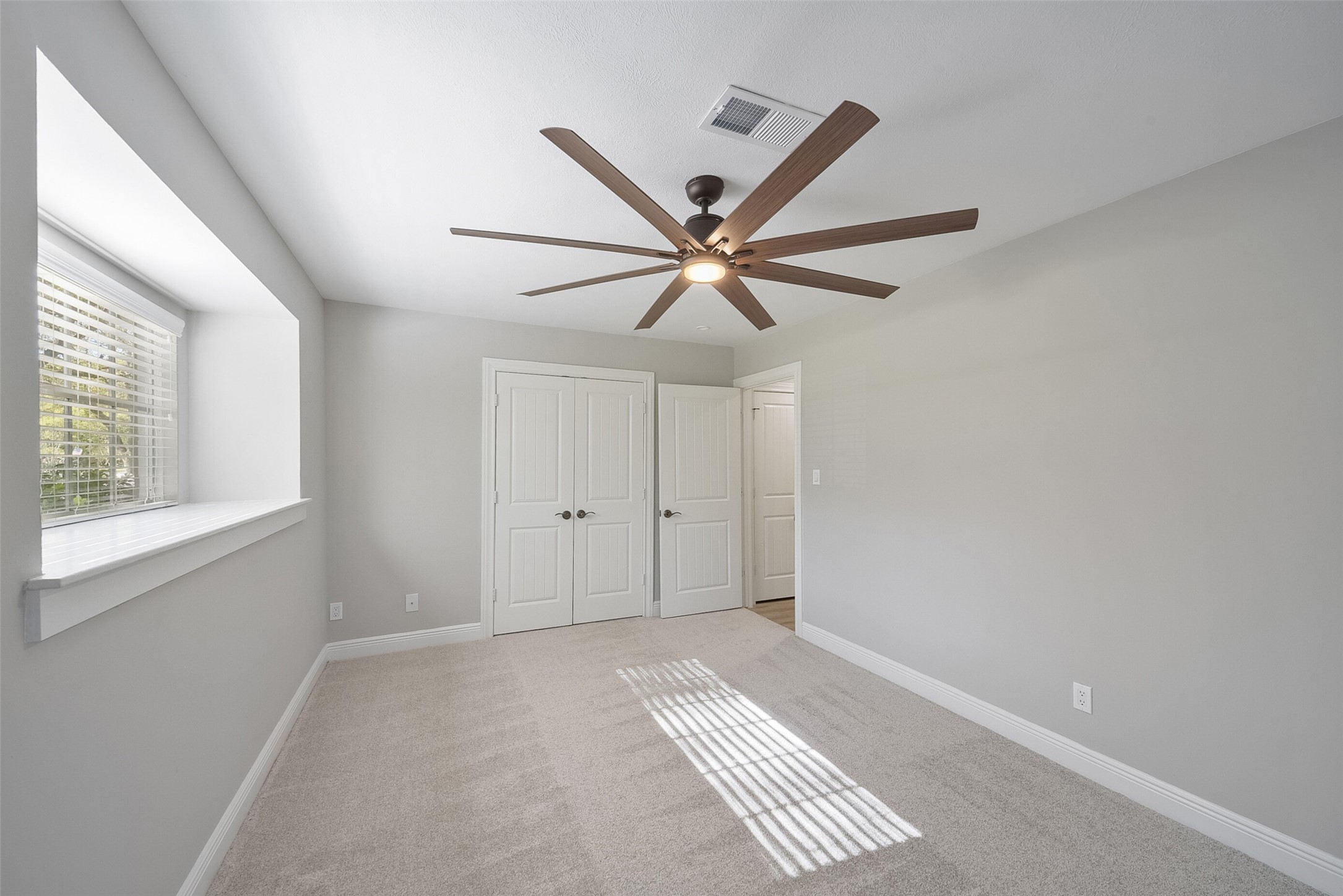 2915 Katy Hockley Road Katy, TX 77493 - Photo 25 of 50 Great natural sunlight in the large front bedroom.