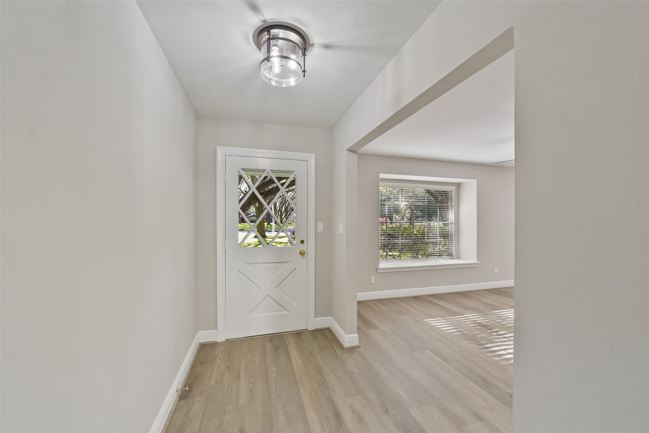 2915 Katy Hockley Road Katy, TX 77493 - Photo 3 of 50 Foyer open to front room.. can be used for any purpose.