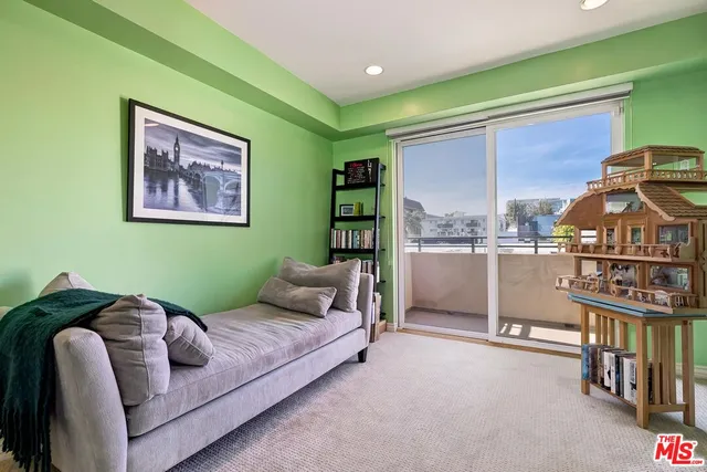 $950,000 | 305 Arnaz Drive, Unit 304, Los Angeles, CA 90048