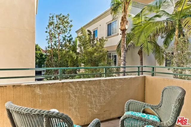 $950,000 | 305 Arnaz Drive, Unit 304, Los Angeles, CA 90048