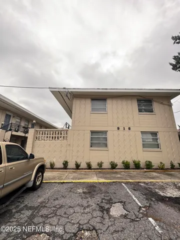 a view of a car park in front of house