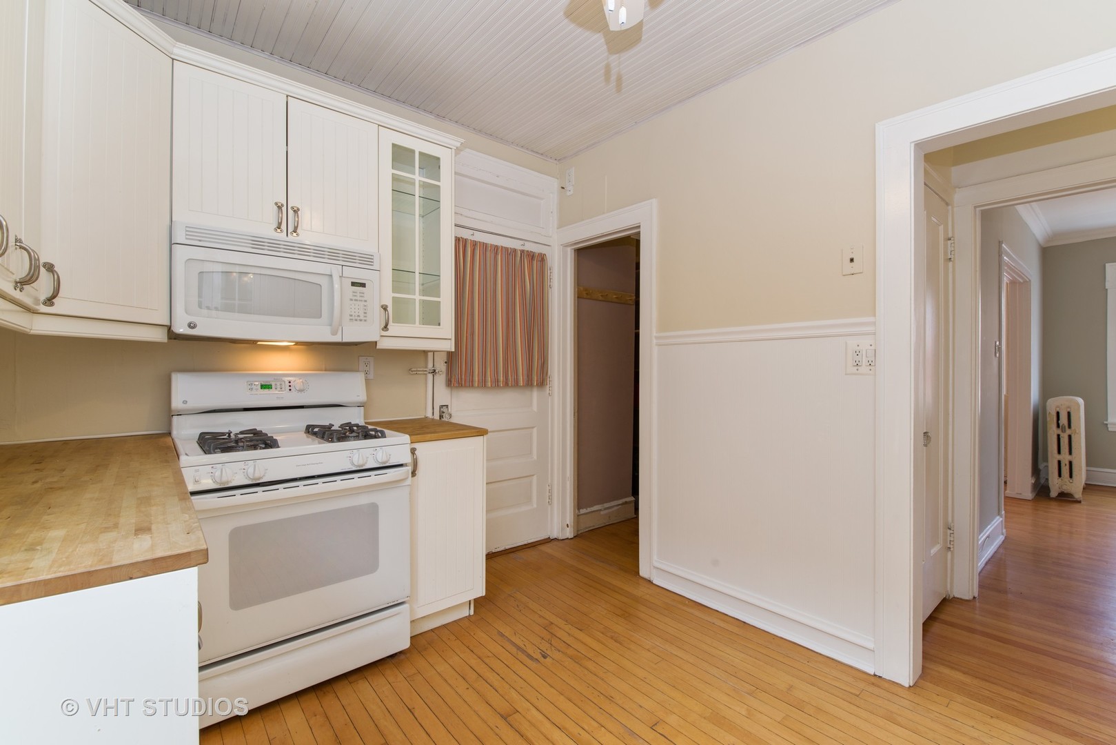 528 Sheridan Road, Unit 3A Evanston, IL 60202 - Photo 7 of 11 a kitchen with granite countertop white cabinets and white appliances