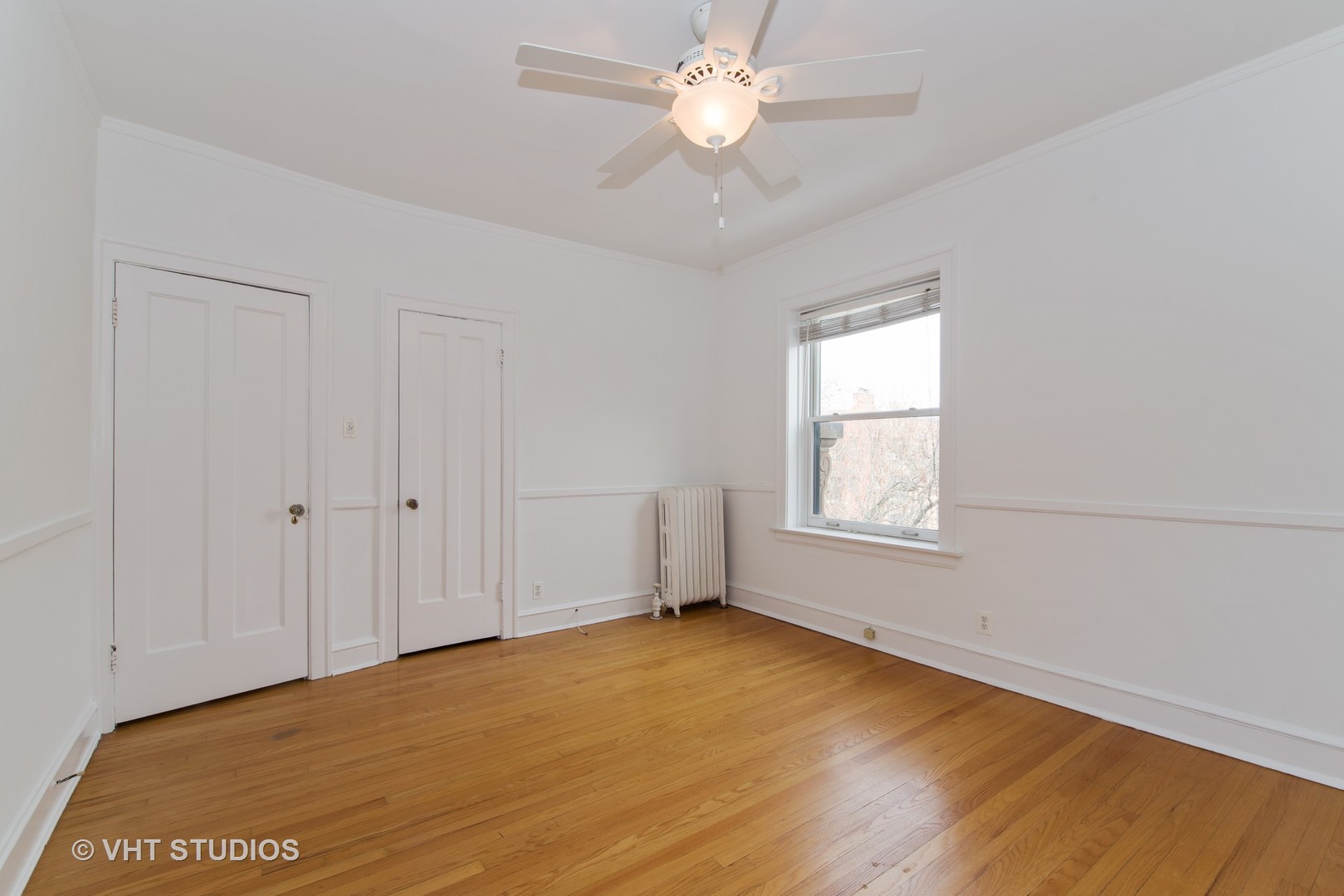 528 Sheridan Road, Unit 3A Evanston, IL 60202 - Photo 9 of 11 a view of an empty room with a window