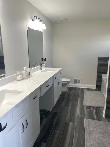 a view of a livingroom with a space