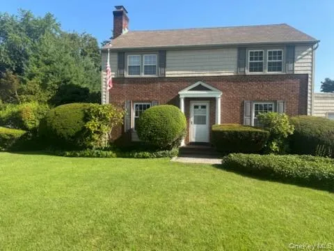a view of a house with a yard and plants