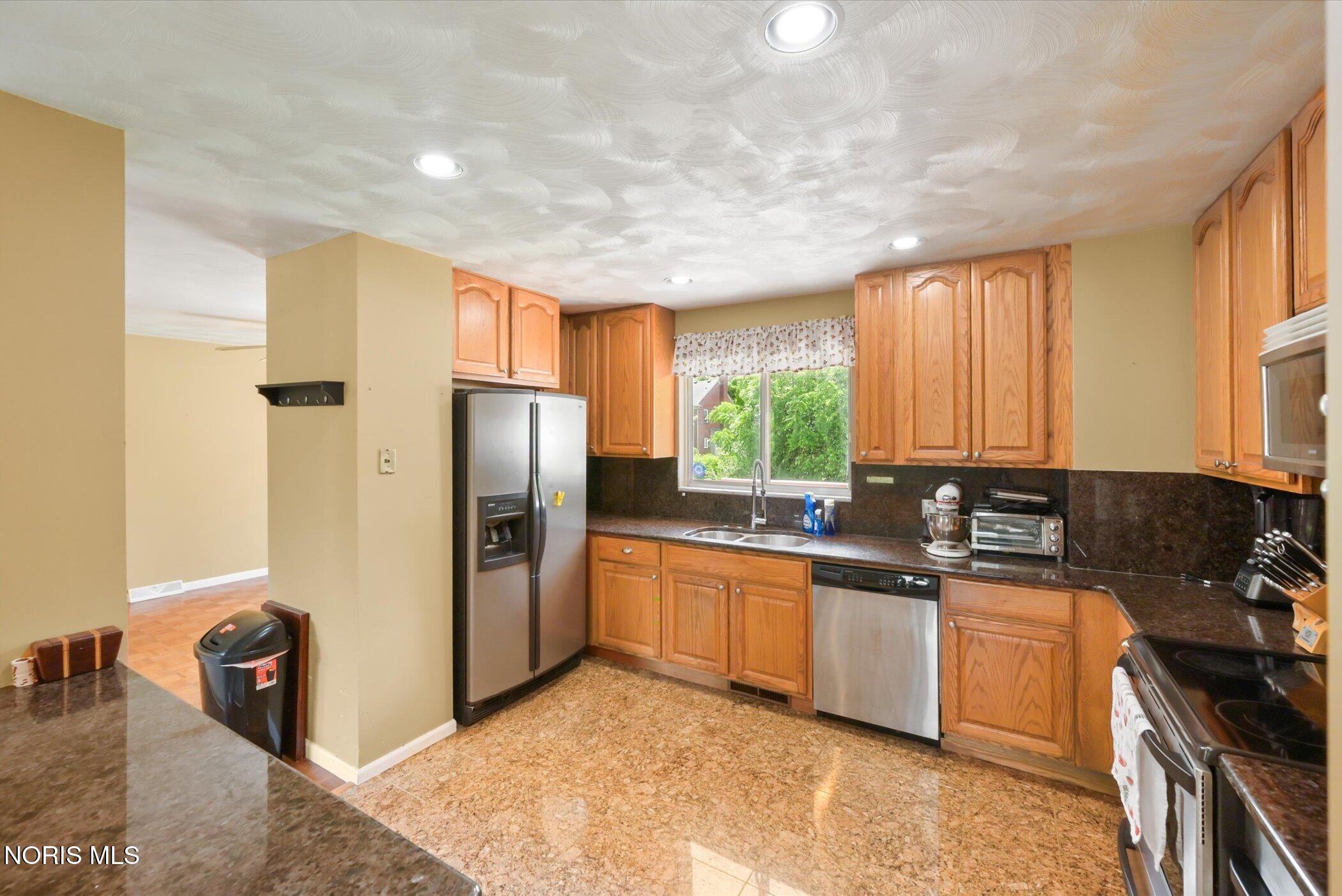 2459 Goddard Road Toledo, OH 43606 - Photo 13 of 38 Gallery Image 13