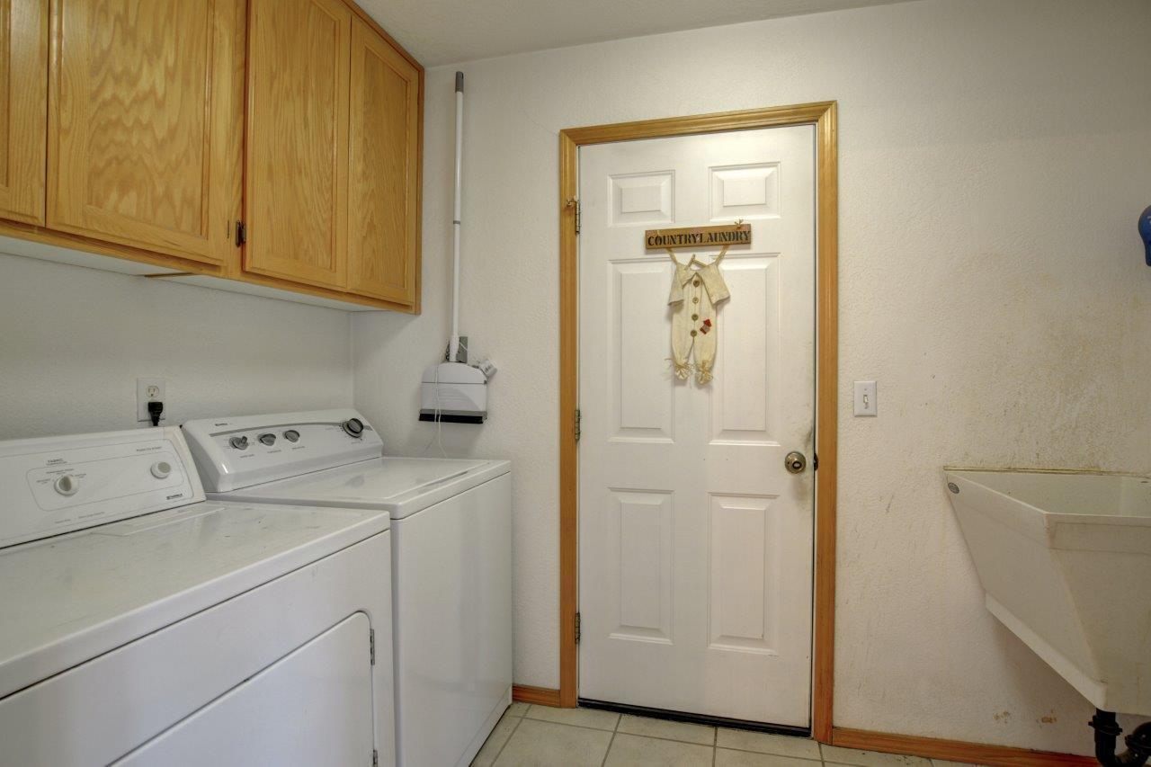 1382 Heather Lane Central Point, OR 97502 - Photo 16 of 30 17