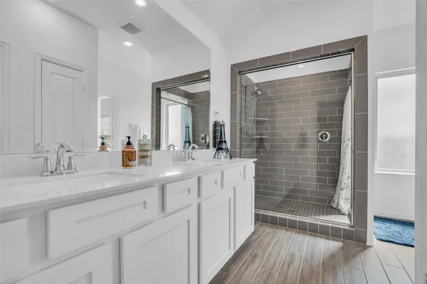 $318,900 | 662 Aspen Falls Court, Conroe, TX 77304