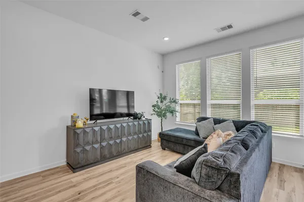 $318,900 | 662 Aspen Falls Court, Conroe, TX 77304