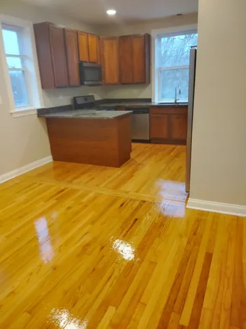 $1,725 | 7211 North Damen Avenue, Unit 3, Chicago, IL 60645