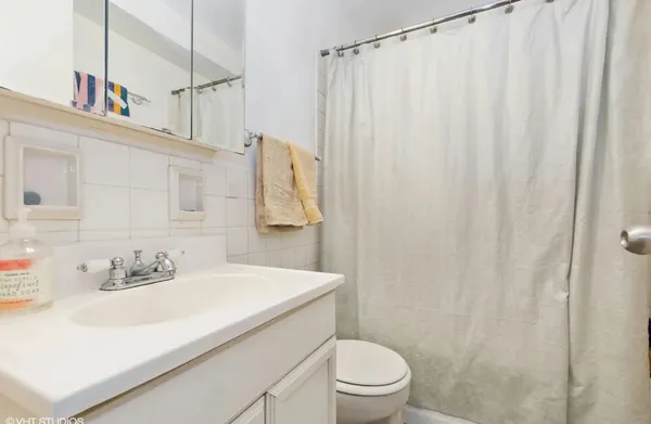 $3,400 | 3950 North Lake Shore Drive, Unit 1428, Chicago, IL 60613