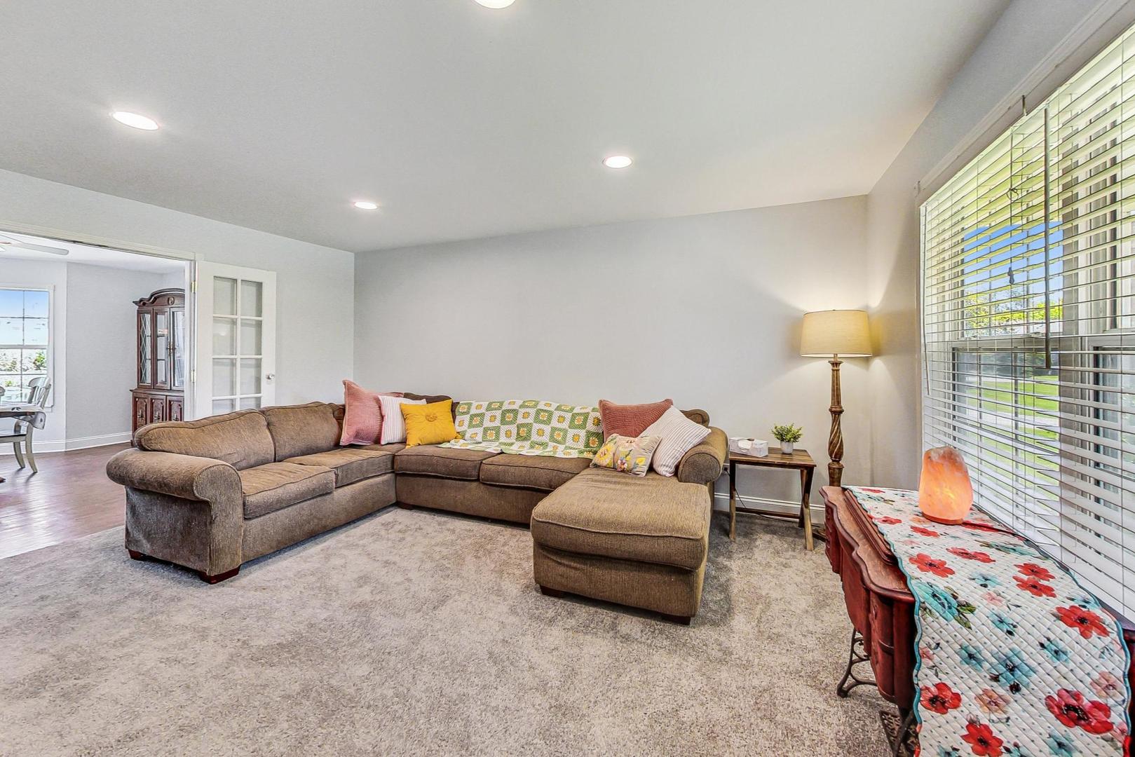 510 Porten Road Island Lake, IL 60042 - Photo 3 of 29 a living room with furniture and a lamp