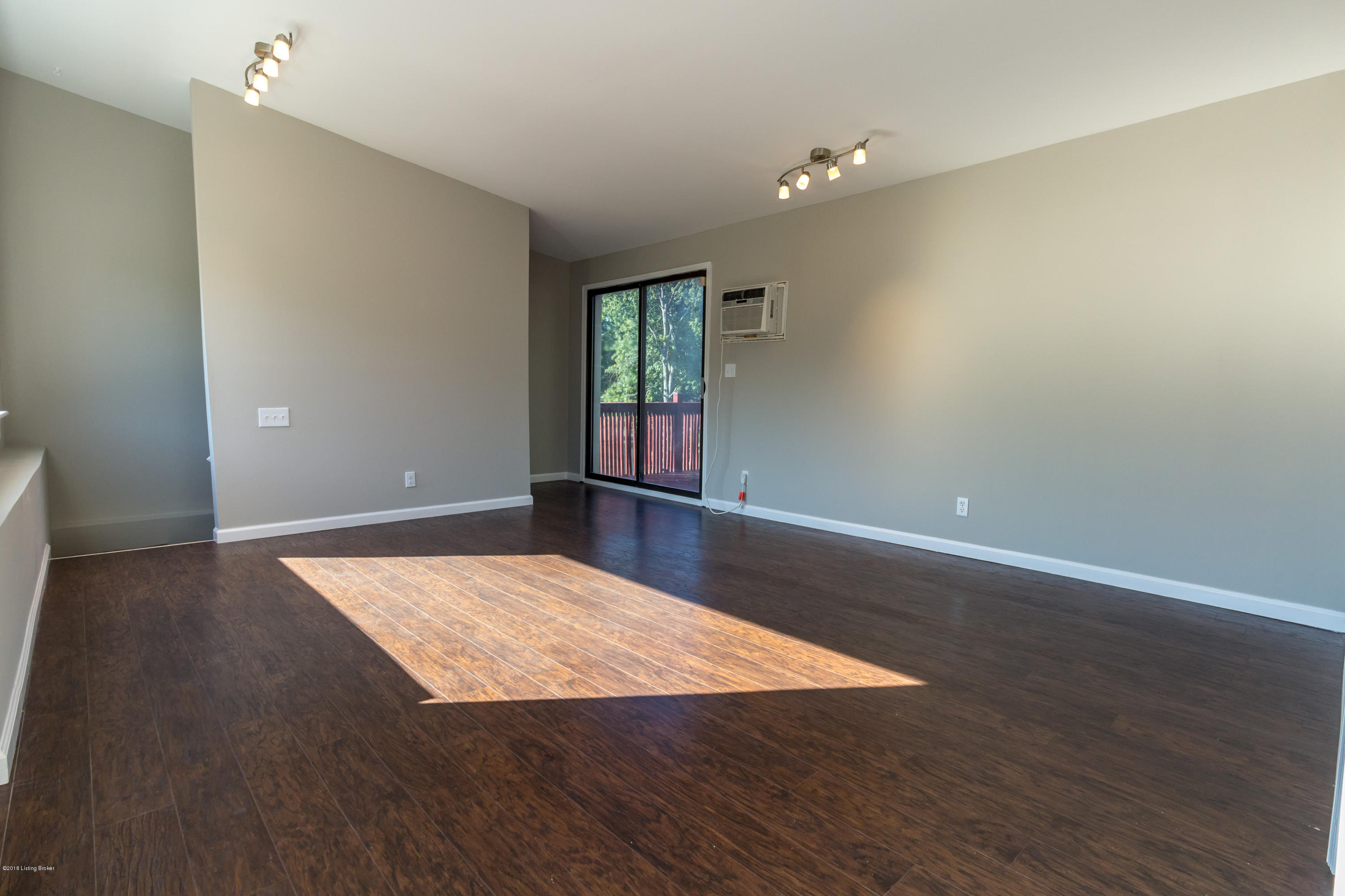 312 Mac Brae Road Louisville, KY 40214 - Photo 5 of 26 312 Macbrae-25