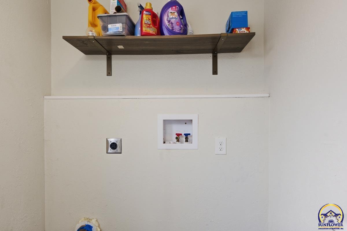 77 Highway 40 Lecompton, KS 66050 - Photo 14 of 31