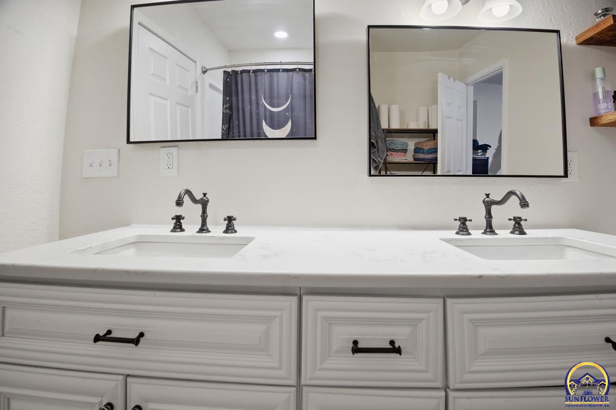 77 Highway 40 Lecompton, KS 66050 - Photo 17 of 31