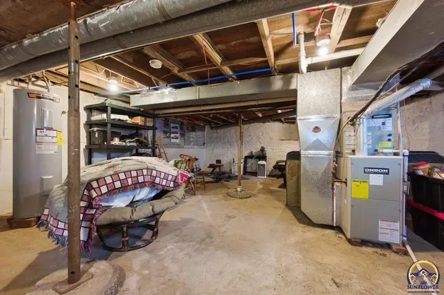 $229,900 | 77 Highway 40, Lecompton, KS 66050