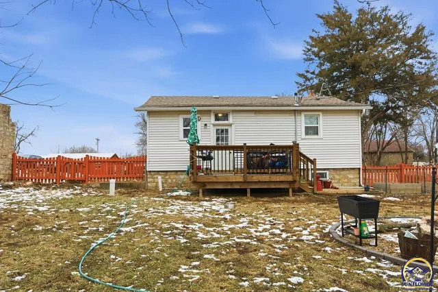 $229,900 | 77 Highway 40, Lecompton, KS 66050